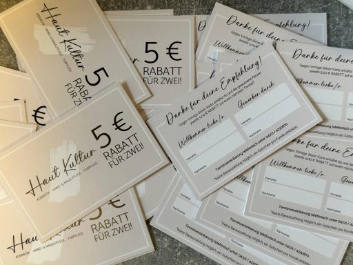 Mehrere Gutscheine im Wert von 5 €, mit Platz für persönliche Angaben.