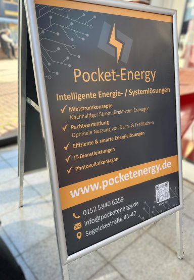 Schild von Pocket-Energy mit Informationen zu intelligenten Energielösungen.
